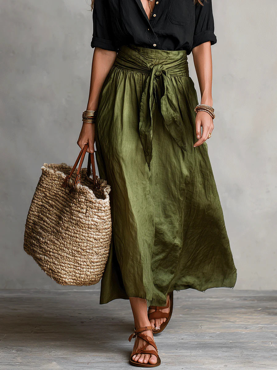 Vera | Completo due pezzi: T-shirt nera e gonna midi verde oliva