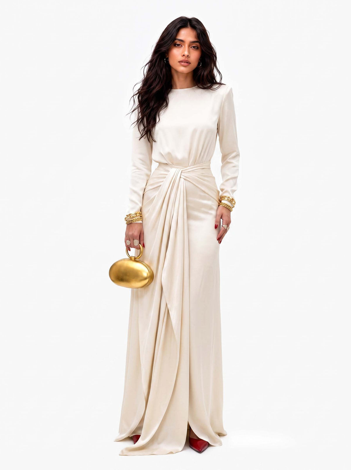 Elegante abito maxi in raso drappeggiato