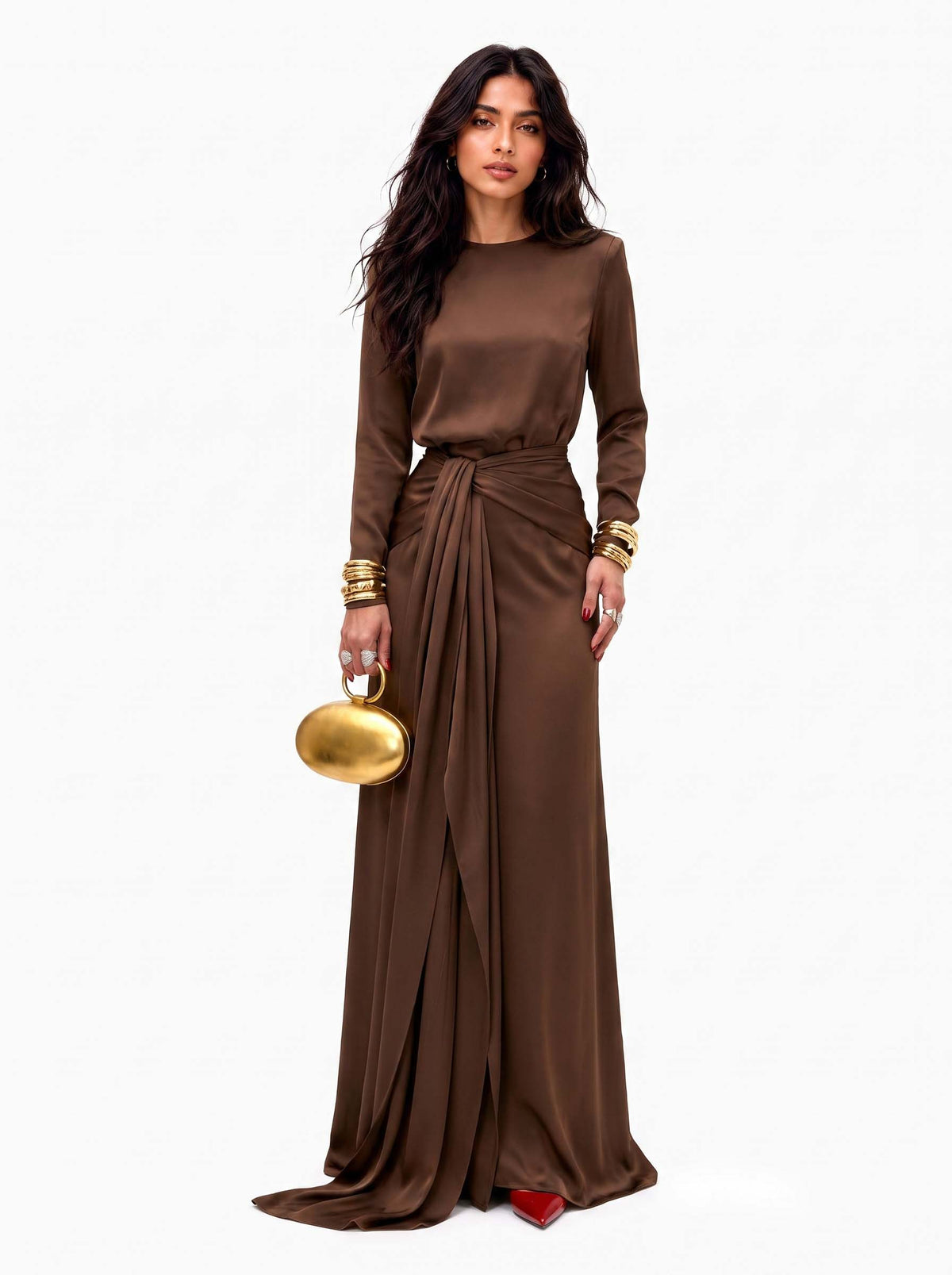 Elegante abito maxi in raso drappeggiato