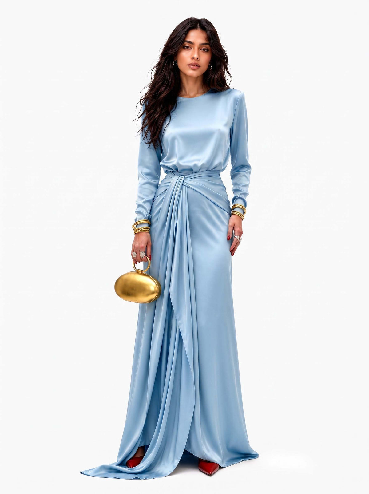 Elegante abito maxi in raso drappeggiato
