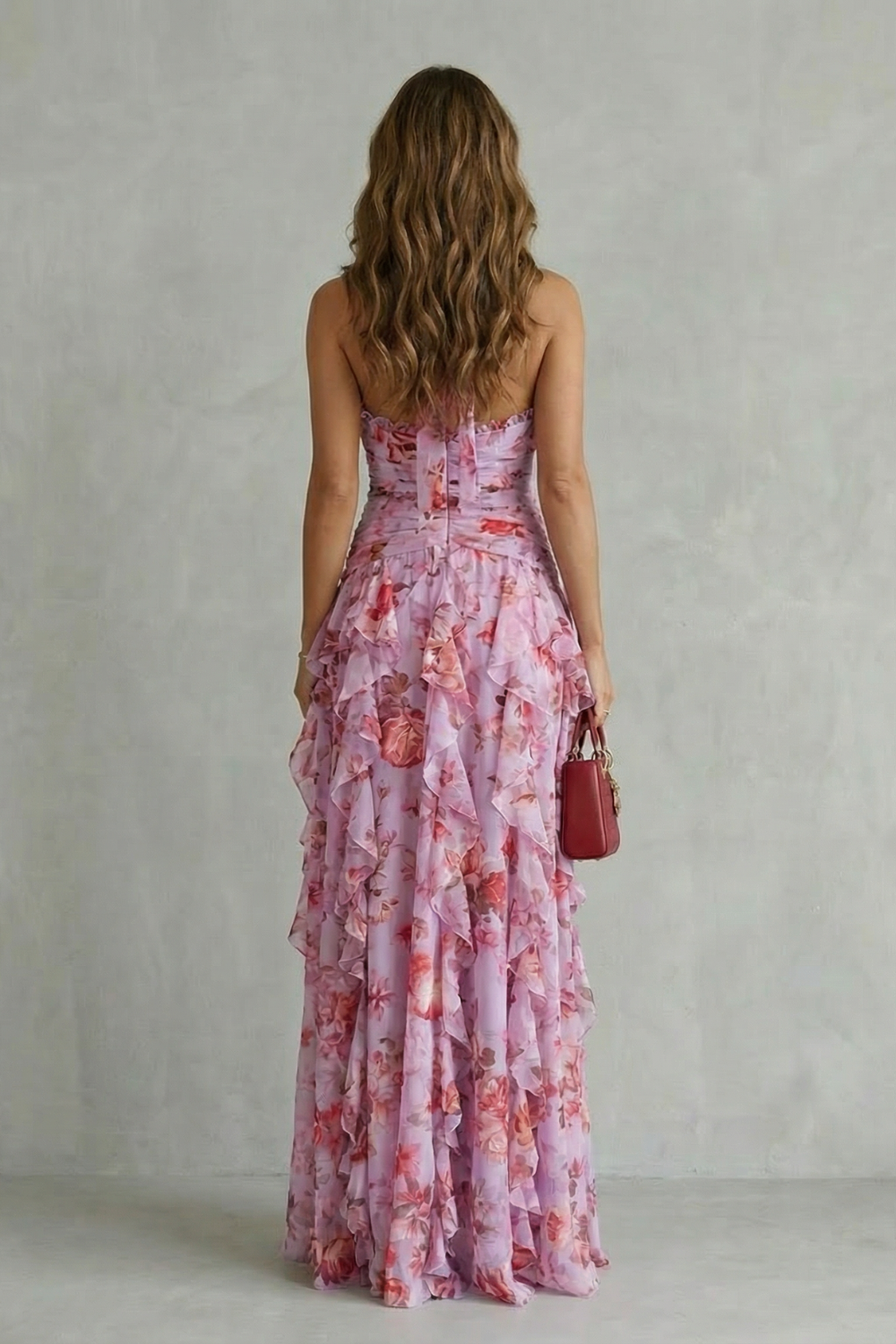 Belladina | Romantica cascata di rose, abito lungo con scollo all’americana
