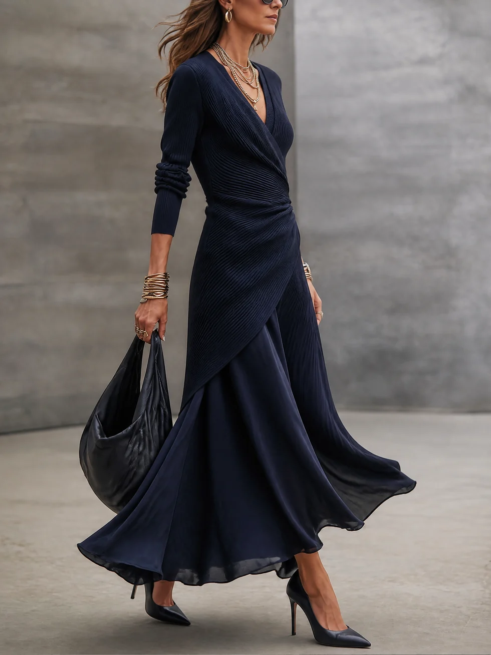 Sabine | Abito lungo a portafoglio con gonna in raso, blu navy