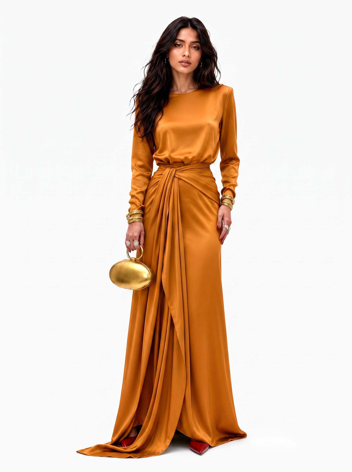 Elegante abito maxi in raso drappeggiato