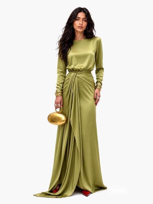 Elegante abito maxi in raso drappeggiato