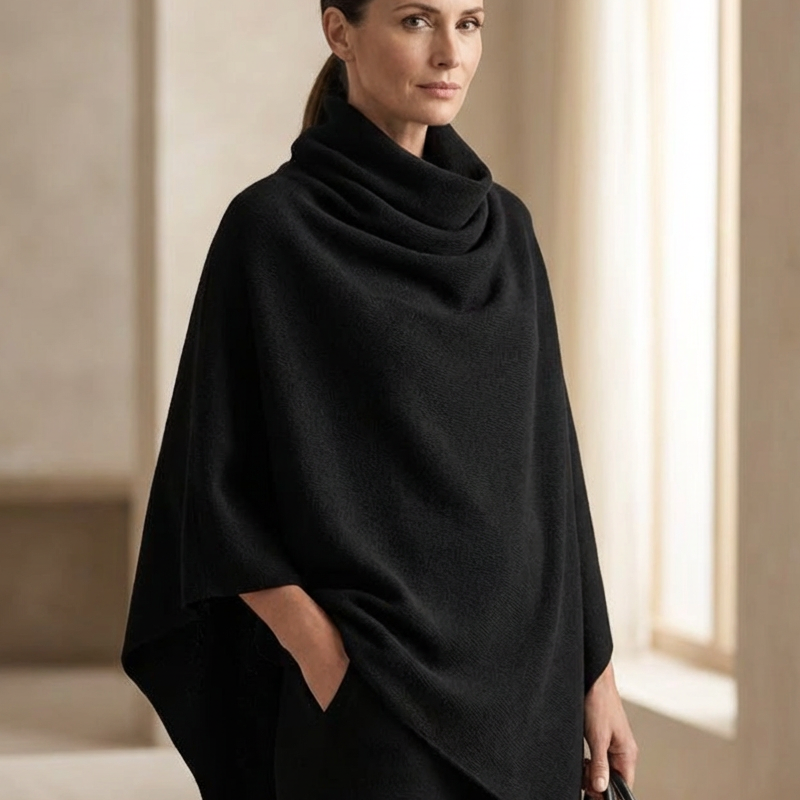 Camille | Completo composto da un top stile mantella con collo a cascata e pantaloni a gamba larga